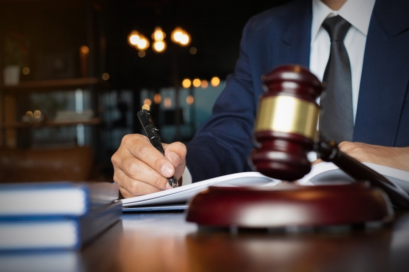 What Is the Relationship Between a Criminal Defence Lawyer and His or Her Client?